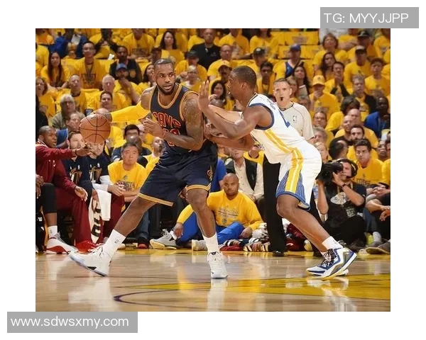 黄金双枪对决水花兄弟谁能在赛场上笑到最后争夺篮球荣耀