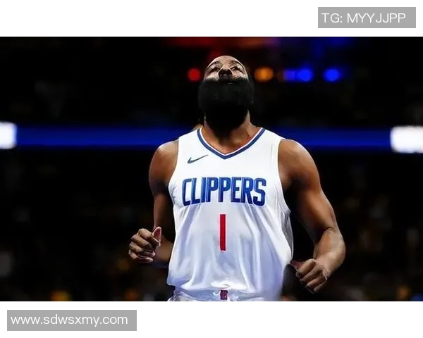 马库斯斯马特的篮球之路与领导力探讨：从新秀到球队核心的成长历程