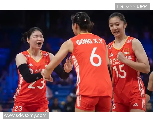 中国女排迎战美国澳门队全力争胜展现巅峰竞技状态