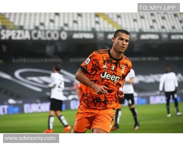 尤文图斯迎战斯佩齐亚争夺意甲积分全力以赴展现球队实力 尤文图斯迎战斯佩齐亚争夺意甲积分全力以赴展现球队实力